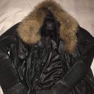 2XL black leather zip-up jacket with fur attached